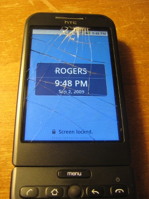Picture of my cracked HTC Magic smartphone